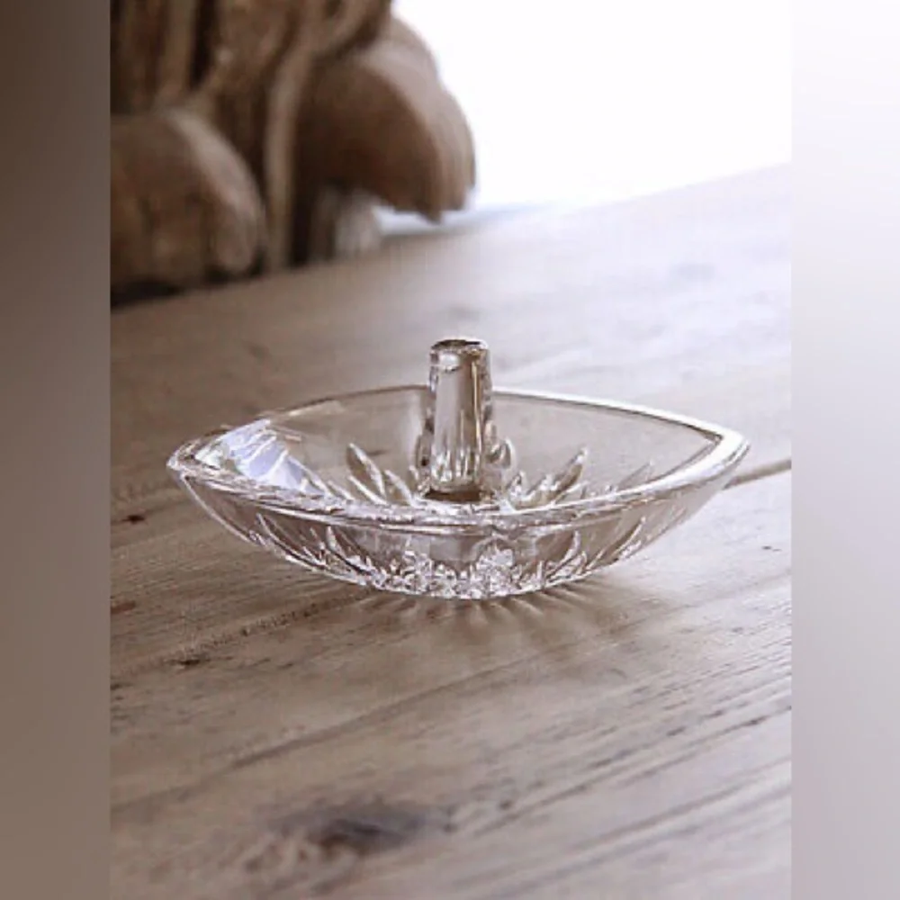Vera Wang x Wedgwood Clear Glass Crystal Duchesse Jewelry Ring Holder
